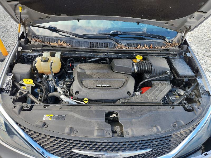 Photo 12 from auction – 2017 CHRYSLER PACIFICA with VIN 2C4RC1DG7HR519995