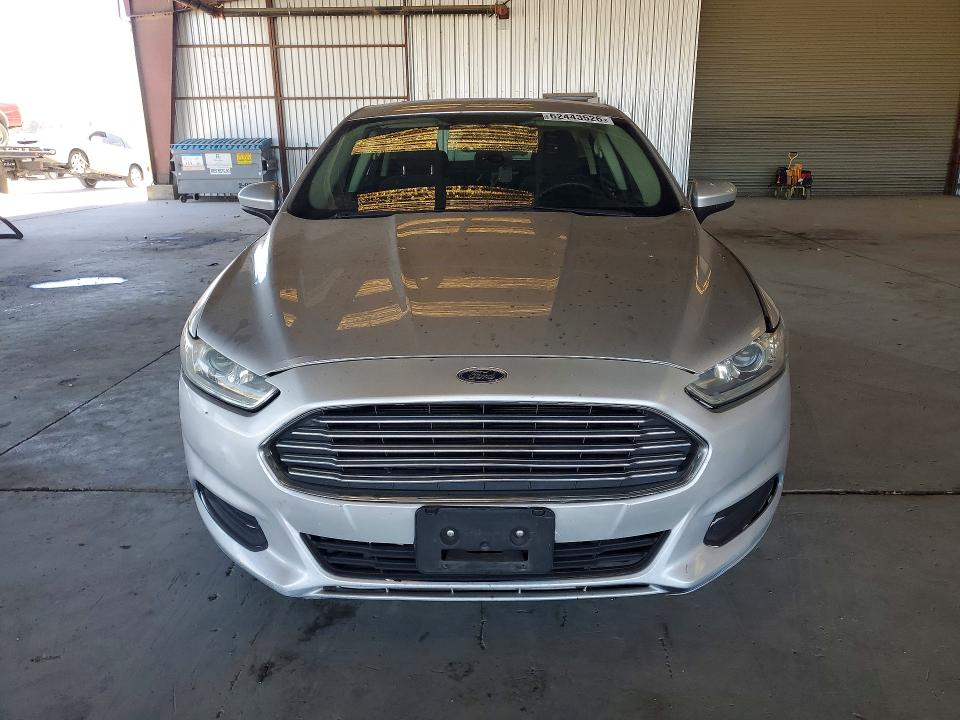 Photo 5 from auction – 2017 FORD FUSION with VIN 3FA6P0LU4HR266286