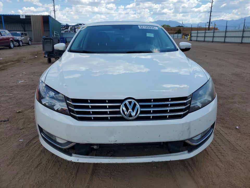 Foto 5 de la subasta – 2015 VOLKSWAGEN PASSAT con VIN 1VWCV7A35FC039705