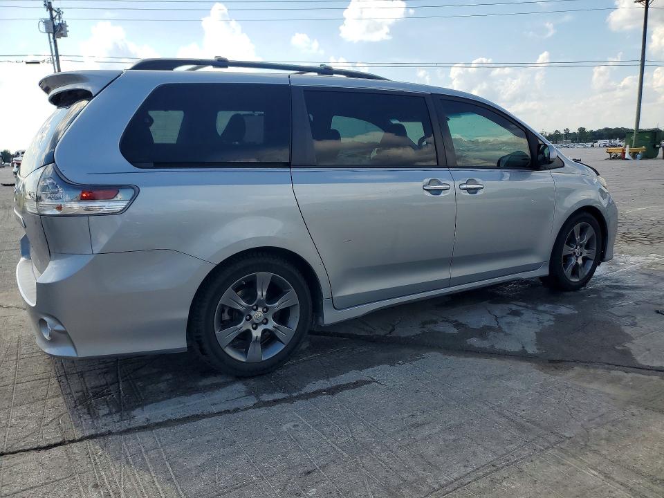 Photo 3 from auction – 2016 TOYOTA SIENNA with VIN 5TDXK3DC8GS719387