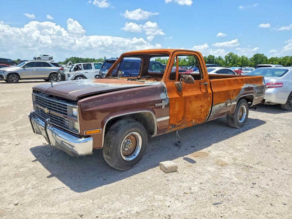 CHEVROLET C10 1983 مع رقم تعريف المركبة 1GCDC14H0DS130952 - صورة من المزاد