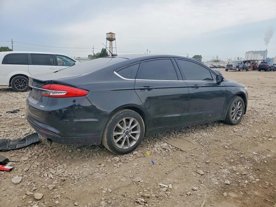 Photo 3 from auction – 2017 FORD FUSION with VIN 3FA6P0HD2HR140176