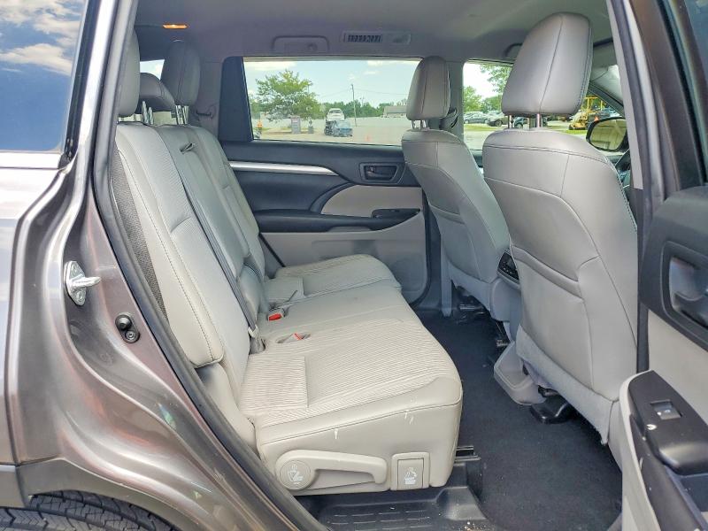 Photo 11 from auction – 2016 TOYOTA HIGHLANDER with VIN 5TDBKRFH6GS318670