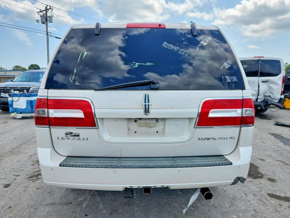 Photo 6 from auction – 2011 LINCOLN NAVIGATOR with VIN 5LMJJ2H57BEJ06327