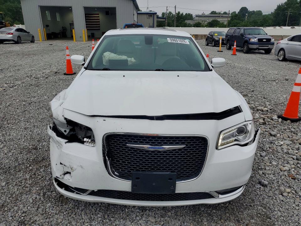 Photo 5 from auction – 2018 CHRYSLER 300 with VIN 2C3CCARGXJH191891