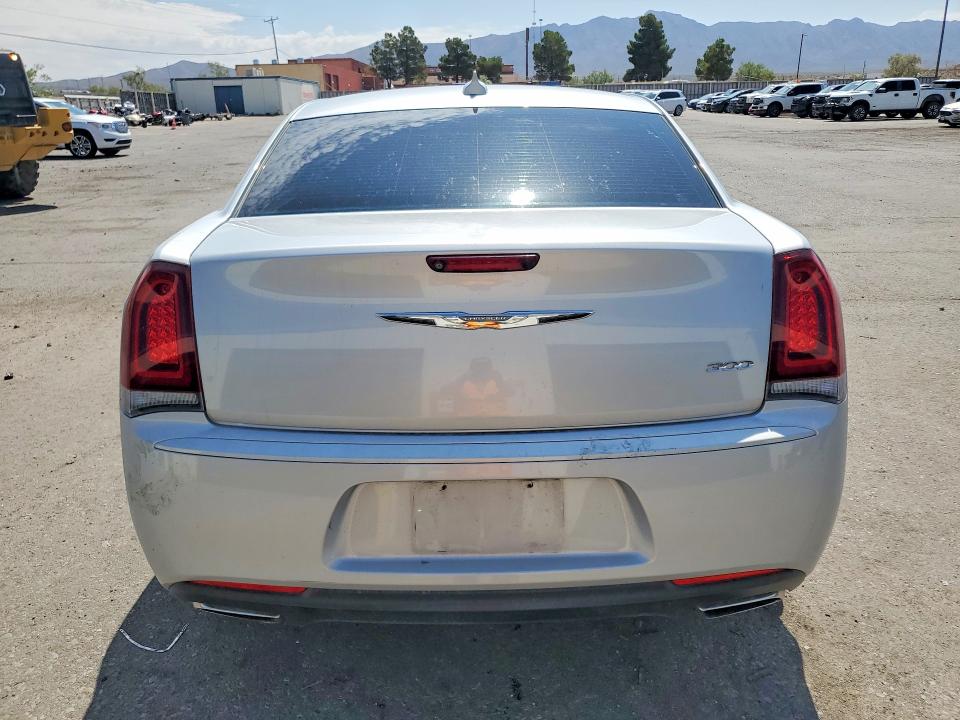 Photo 6 from auction – 2020 CHRYSLER 300 with VIN 2C3CCAAG3LH137606