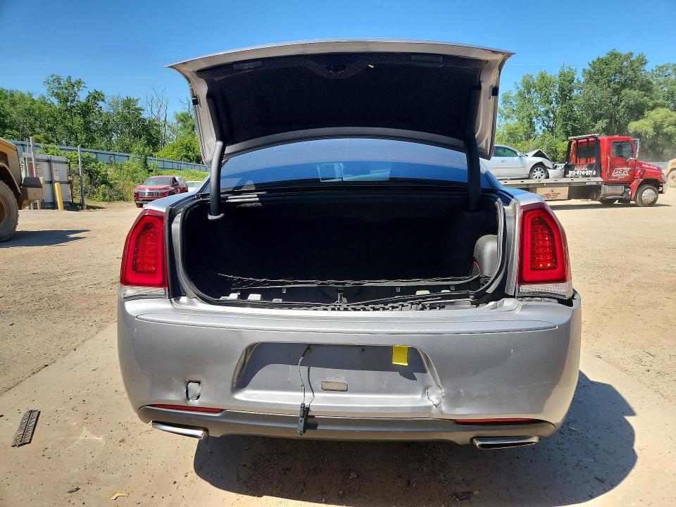 Photo 6 from auction – 2017 CHRYSLER 300 with VIN 2C3CCAGG3HH637618