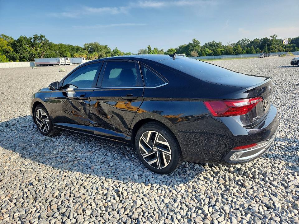 Фото 2 с аукциона – 2022 VOLKSWAGEN JETTA с VIN 3VWGM7BUXNM010774