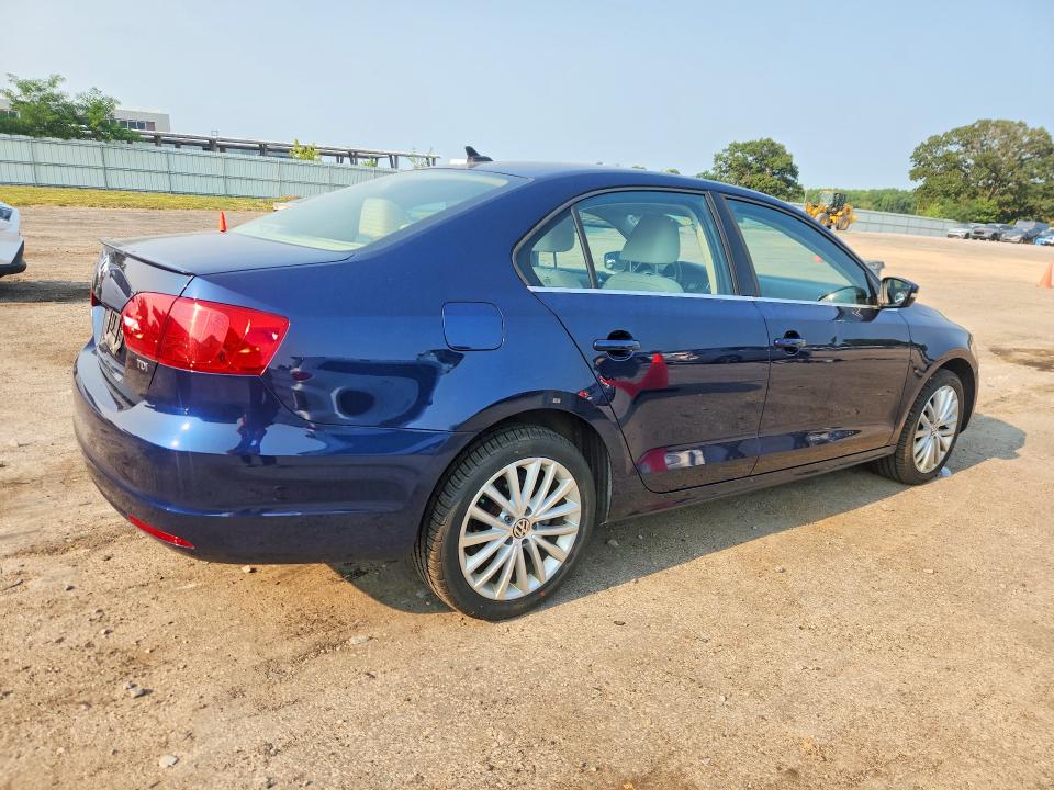 Photo 3 from auction – 2014 VOLKSWAGEN JETTA with VIN 3VWLL7AJ7EM443493