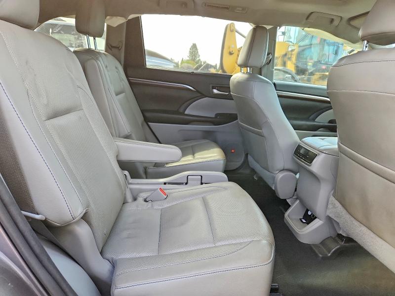 Photo 10 from auction – 2016 TOYOTA HIGHLANDER with VIN 5TDDKRFH3GS346015