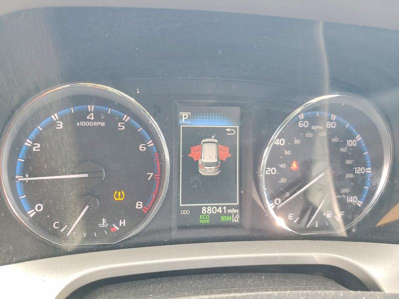 Photo 9 from auction – 2017 TOYOTA RAV4 with VIN 2T3YFREV8HW322600