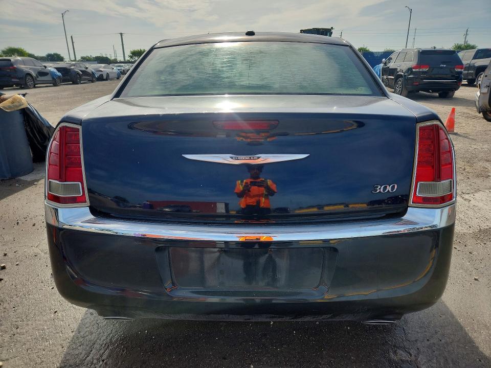 Photo 6 from auction – 2011 CHRYSLER 300 with VIN 2C3CA5CG7BH551027