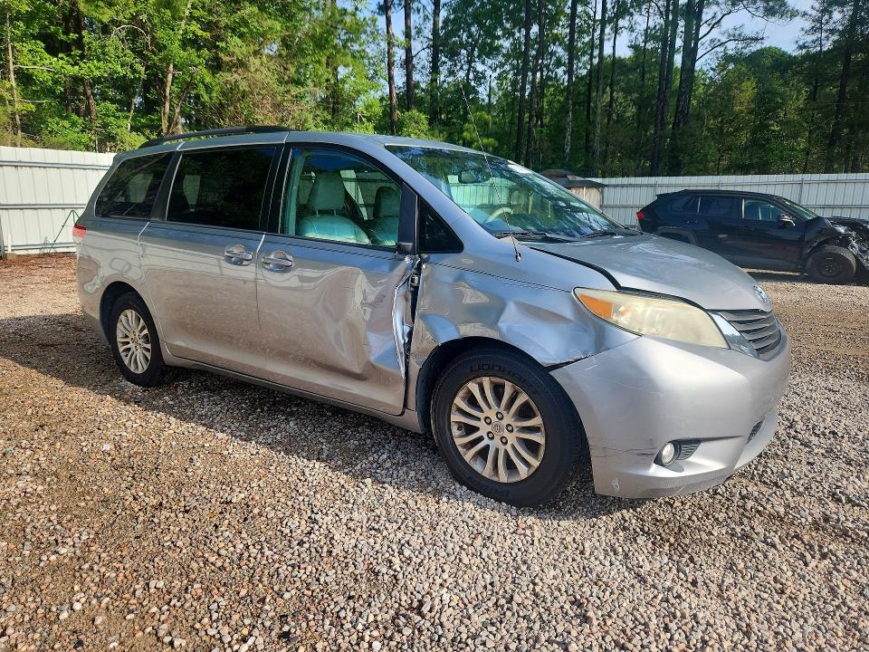 Photo 4 from auction – 2013 TOYOTA SIENNA with VIN 5TDYK3DCXDS366375