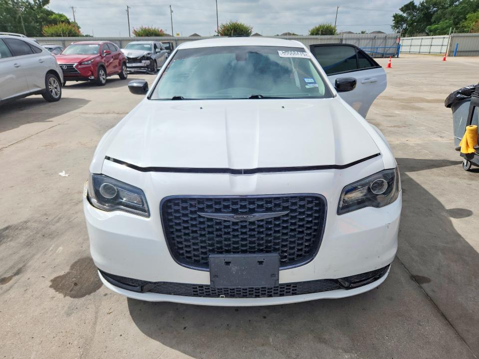 Photo 5 from auction – 2022 CHRYSLER 300 with VIN 2C3CCAAG1NH268343