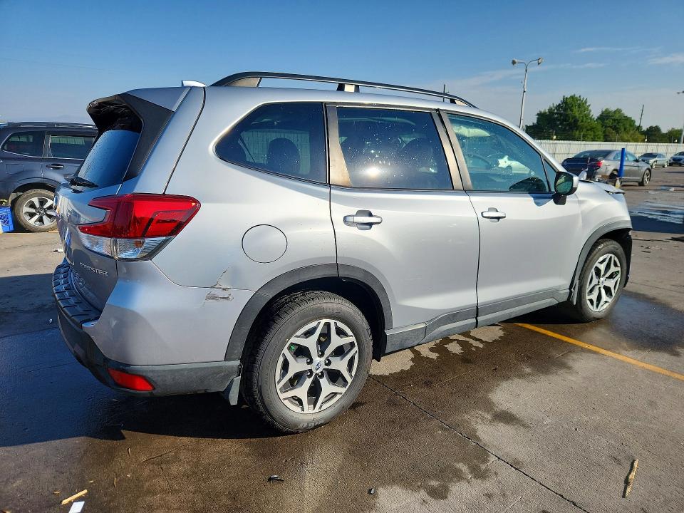 Photo 3 from auction – 2021 SUBARU FORESTER with VIN JF2SKAJC2MH592415