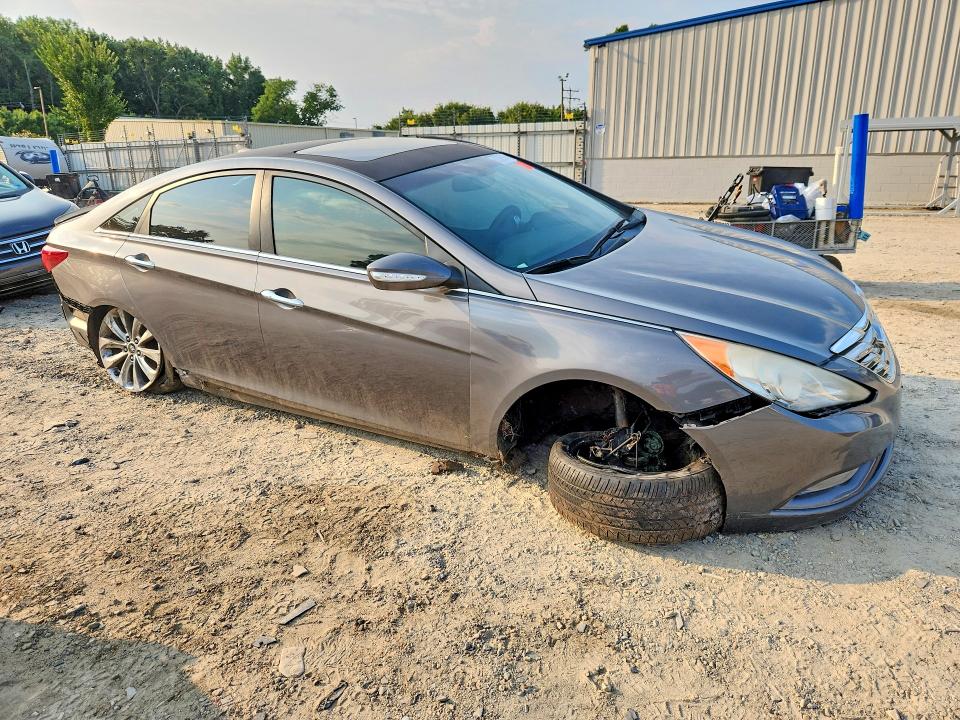 Photo 4 from auction – 2011 HYUNDAI SONATA with VIN 5NPEC4AB7BH181785