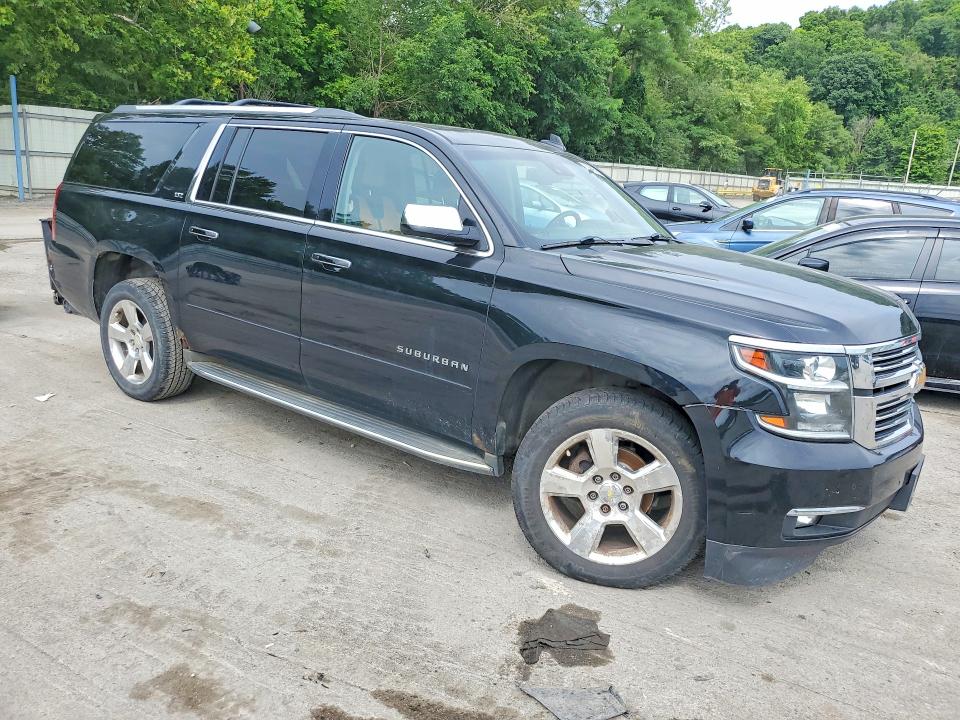 Photo 4 from auction – 2015 CHEVROLET SUBURBAN with VIN 1GNSKKKC7FR675040