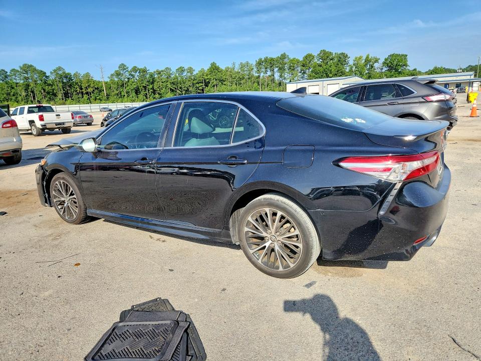 Снимка 2 от търг – 2019 TOYOTA CAMRY с VIN 4T1B11HK0KU765010