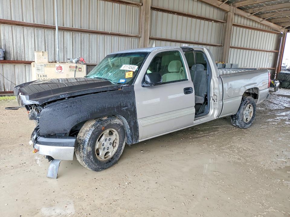 CHEVROLET SILVERADO 2004 with VIN 2GCEC19V741323098 - Photo from auction