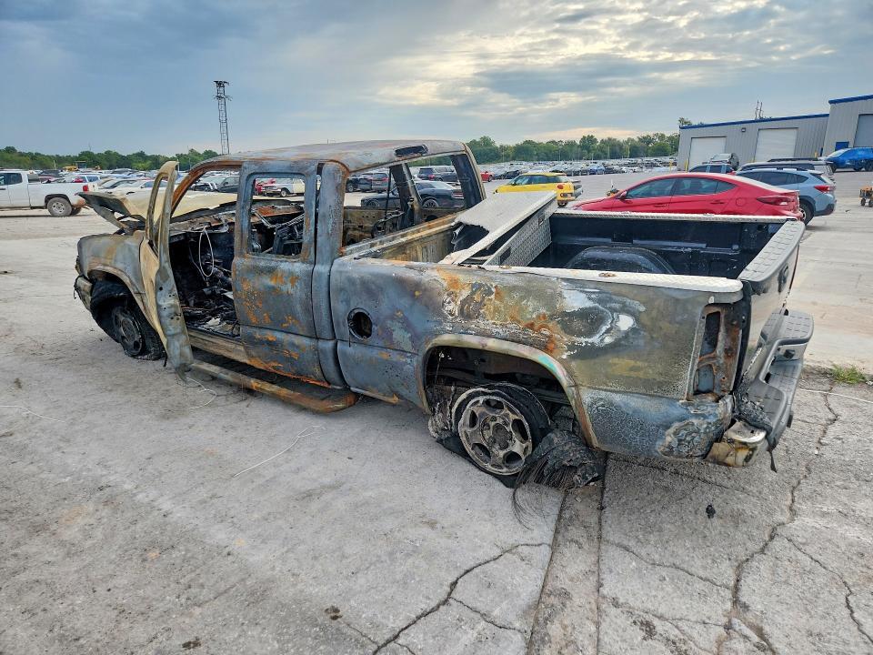 Photo 2 from auction – 2004 CHEVROLET SILVERADO with VIN 1GCEK19TX4E370285