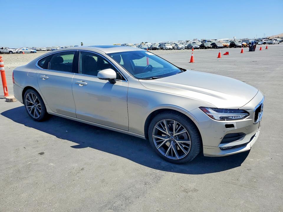 Photo 4 from auction – 2017 VOLVO S90 with VIN YV1A22MK0H1016091