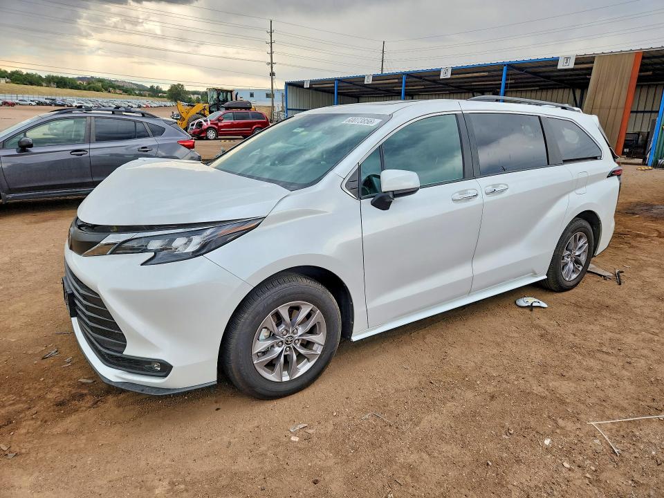 TOYOTA SIENNA 2026 with VIN 5TDYSKFCXTS230852 - Photo from auction