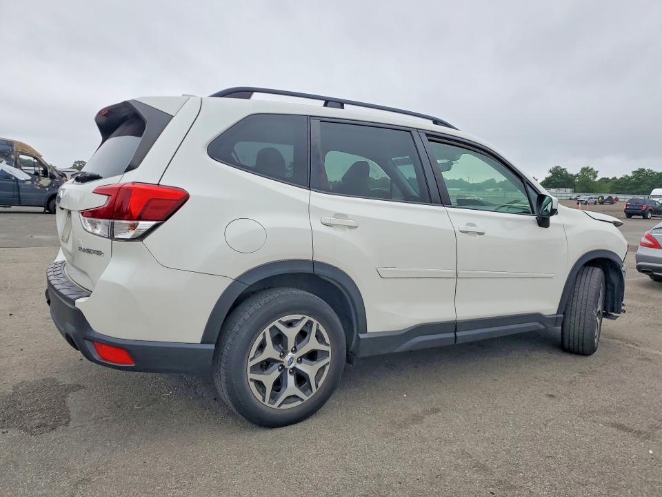 Photo 3 from auction – 2021 SUBARU FORESTER with VIN JF2SKAJC7MH526118