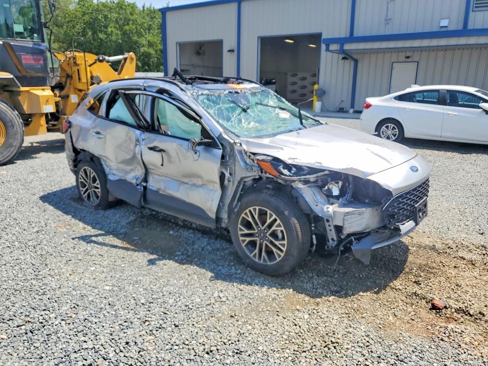 Photo 4 from auction – 2020 FORD ESCAPE with VIN 1FMCU9H93LUA89645
