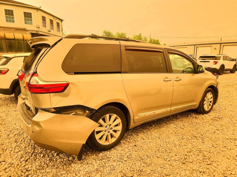 Photo 3 from auction – 2017 TOYOTA SIENNA with VIN 5TDDZ3DCXHS152874