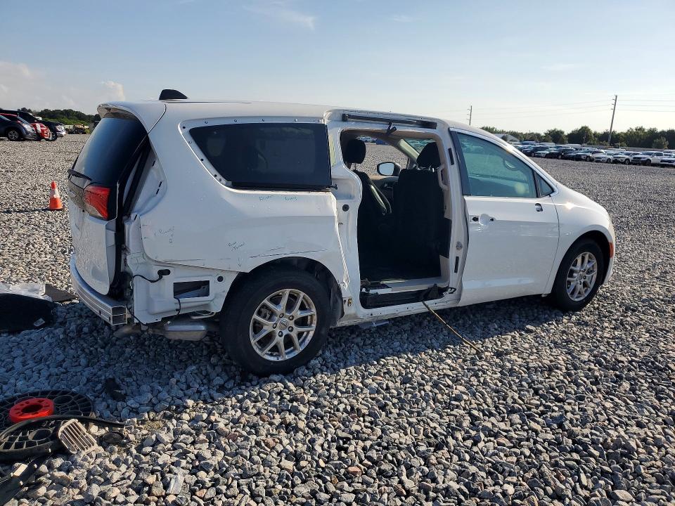 Photo 3 from auction – 2022 CHRYSLER VOYAGER with VIN 2C4RC1CG9NR204645