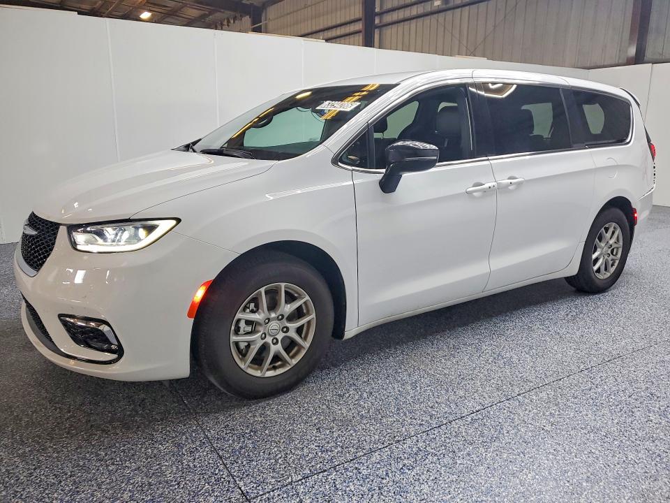 CHRYSLER PACIFICA 2026 with VIN 2C4RC1BG6TR239643 - Photo from auction