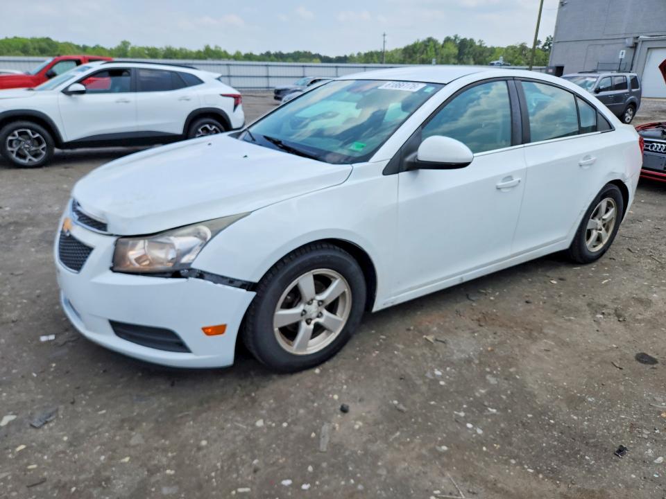CHEVROLET CRUZE 2014 with VIN 1G1PC5SB5E7105688 - Photo from auction