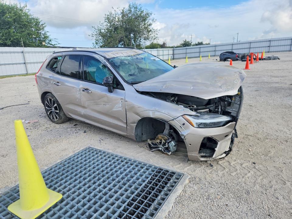 Photo 4 from auction – 2025 VOLVO XC60 with VIN YV4M12RC4S1074152