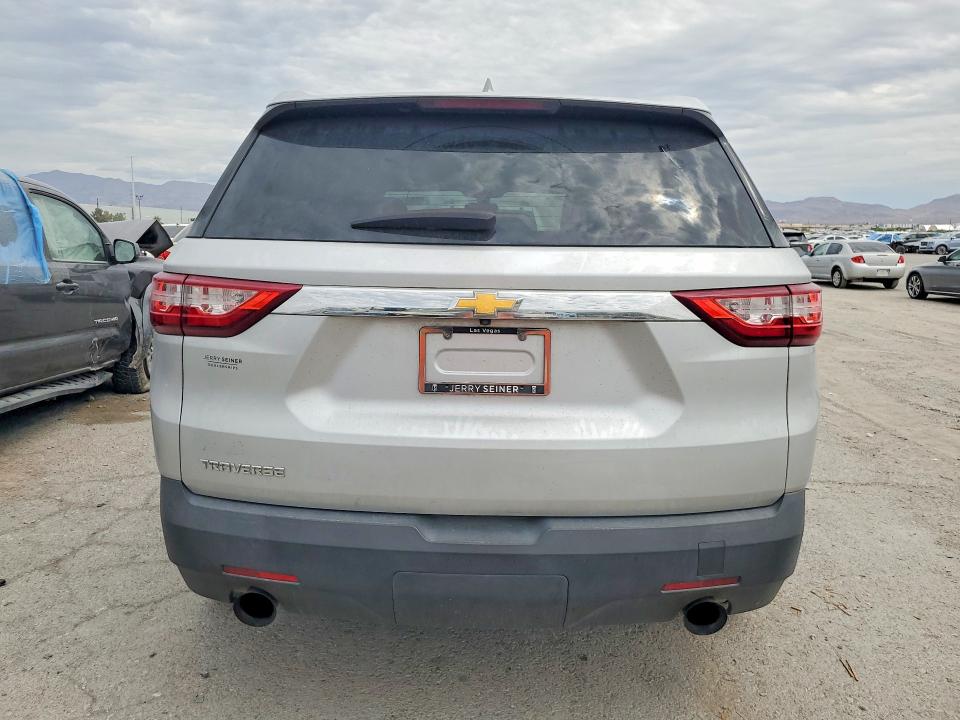 Photo 6 from auction – 2018 CHEVROLET TRAVERSE with VIN 1GNERFKW2JJ126220