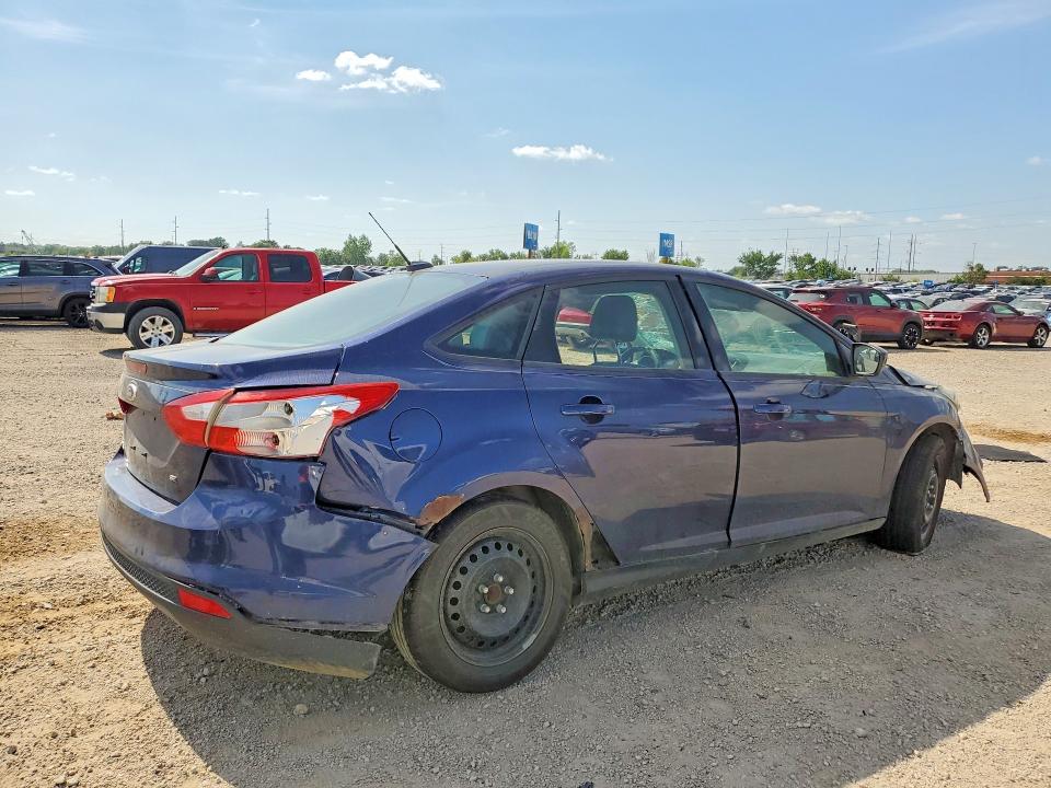 Photo 3 from auction – 2012 FORD FOCUS with VIN 1FAHP3F22CL131559