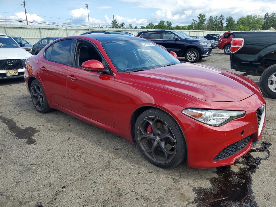 Photo 4 from auction – 2018 ALFA ROMEO GIULIA with VIN ZARFAEEN4J7599444