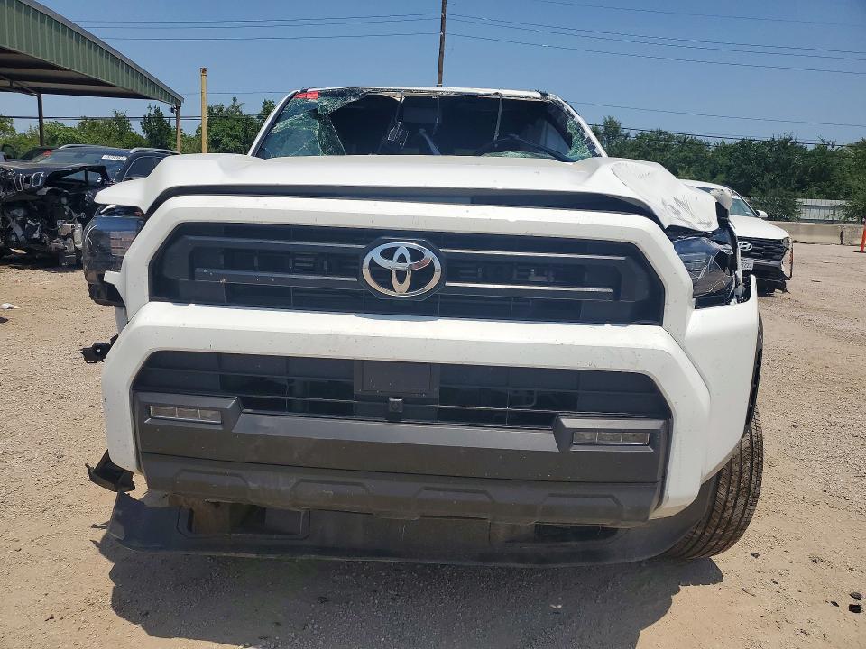 Photo 5 from auction – 2026 TOYOTA 4RUNNER with VIN JTEVA5BR4T5107860