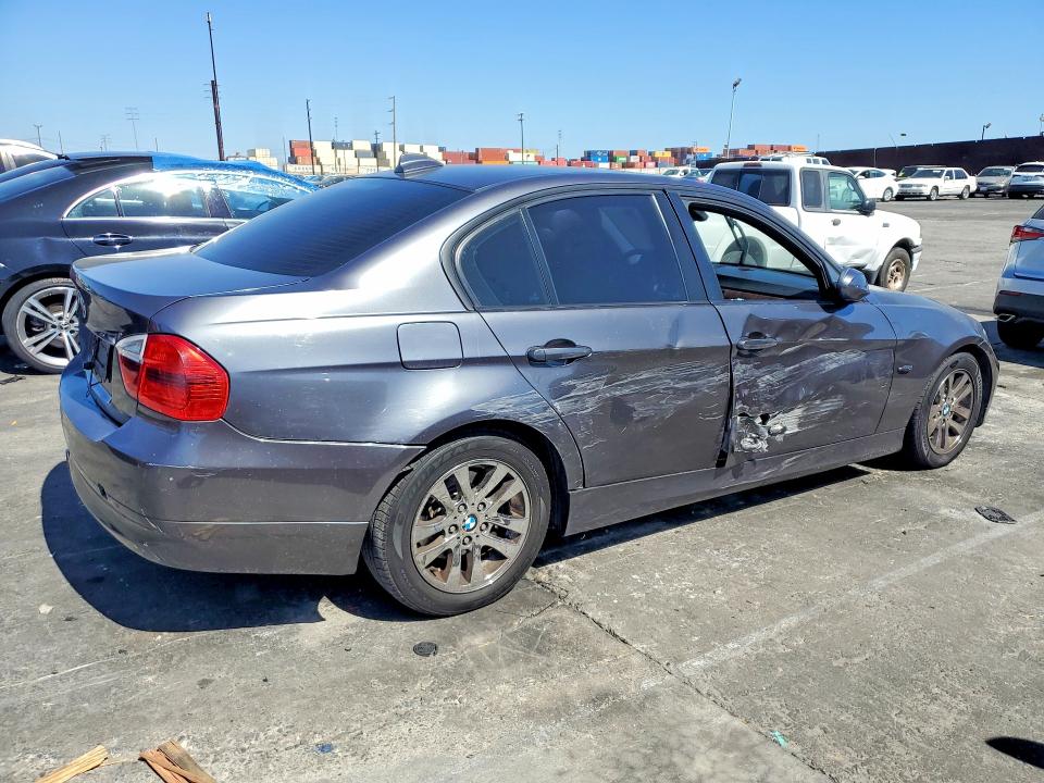 Photo 3 from auction – 2007 BMW 328 with VIN WBAVA37557NE27175