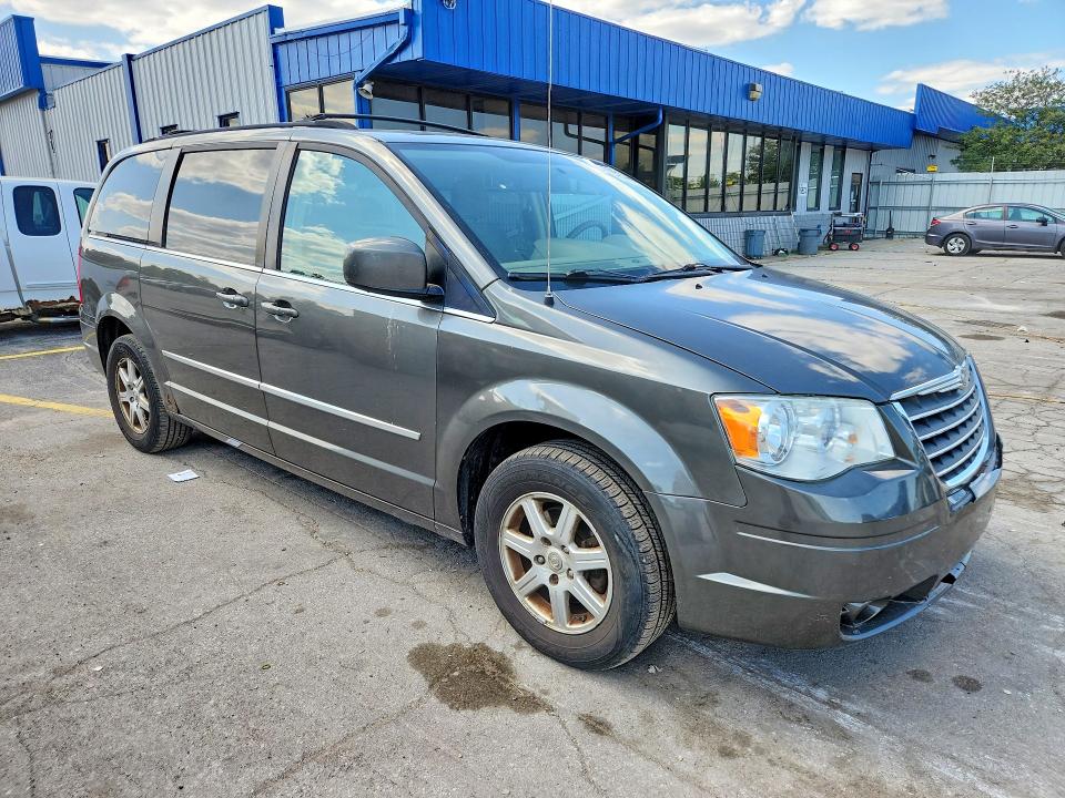 Photo 4 from auction – 2010 CHRYSLER TOWN & COUNTRY with VIN 2A4RR5D19AR415784