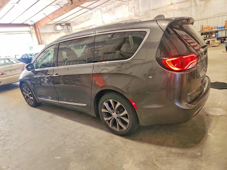 Photo 2 from auction – 2017 CHRYSLER PACIFICA with VIN 2C4RC1GG5HR751877
