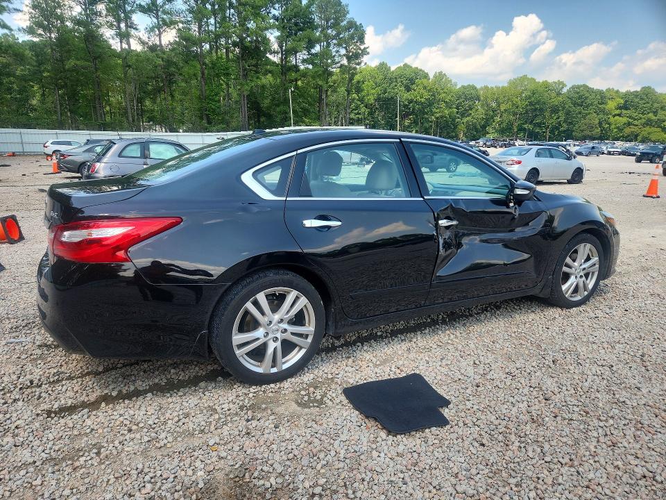 Photo 3 from auction – 2017 NISSAN ALTIMA with VIN 1N4BL3AP0HC238198