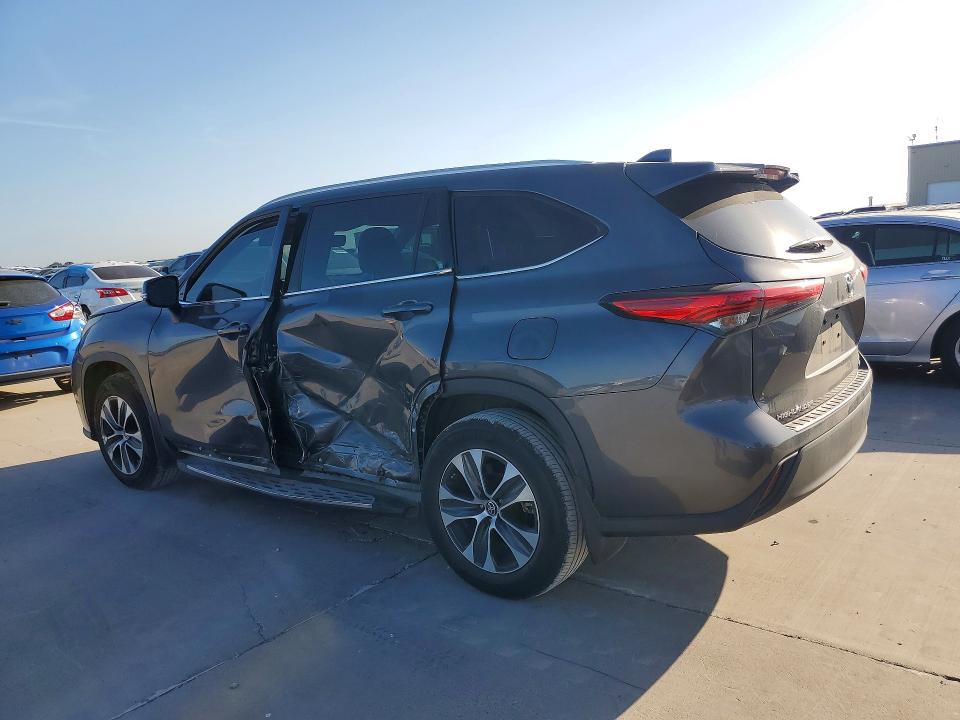 Photo 2 from auction – 2022 TOYOTA HIGHLANDER with VIN 5TDGZRAH0NS117983