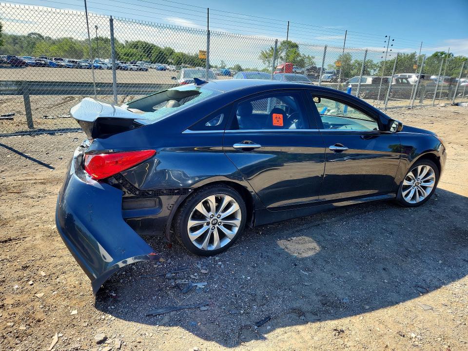 Photo 3 from auction – 2011 HYUNDAI SONATA with VIN 5NPEC4AB9BH199981