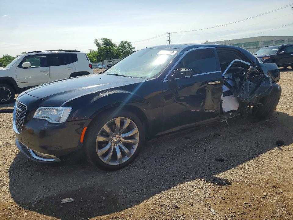 CHRYSLER 300 2019 with VIN 2C3CCAEGXKH585611 - Photo from auction