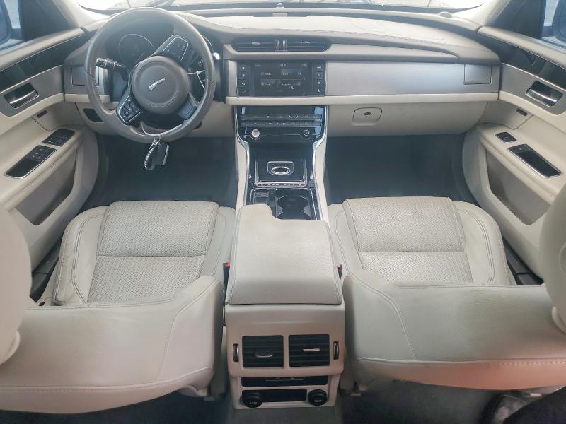 Photo 8 from auction – 2016 JAGUAR XF with VIN SAJBE4BV8GCY13557