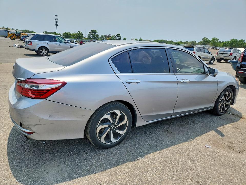Photo 3 from auction – 2017 HONDA ACCORD with VIN 1HGCR2F79HA218562