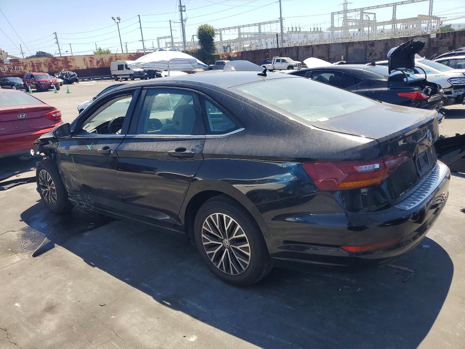 Photo 2 from auction – 2019 VOLKSWAGEN JETTA with VIN 3VWCB7BU2KM212962