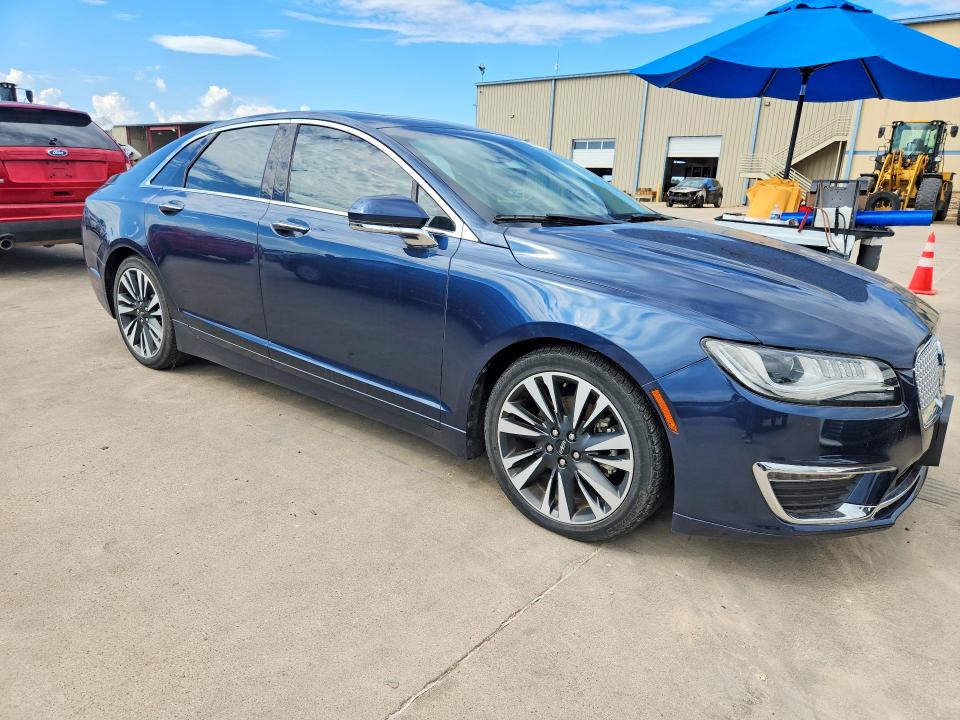 Photo 4 from auction – 2017 LINCOLN MKZ with VIN 3LN6L5C91HR659995