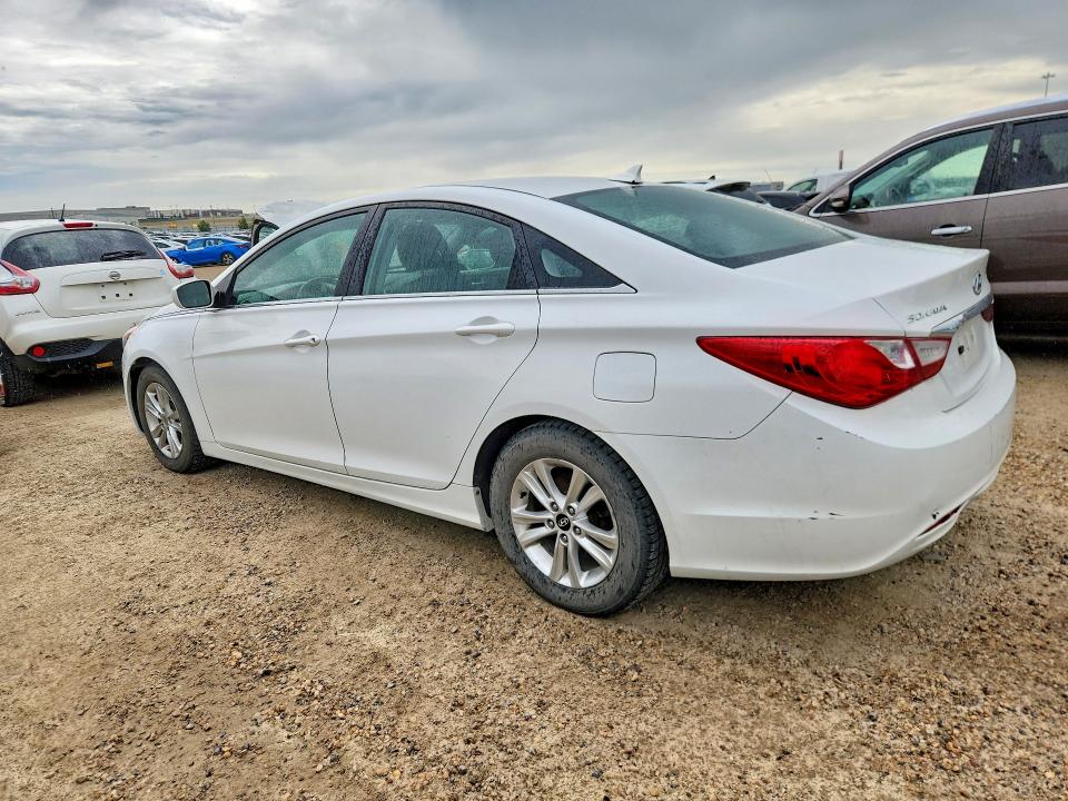 Photo 2 from auction – 2011 HYUNDAI SONATA with VIN 5NPEB4AC2BH010180