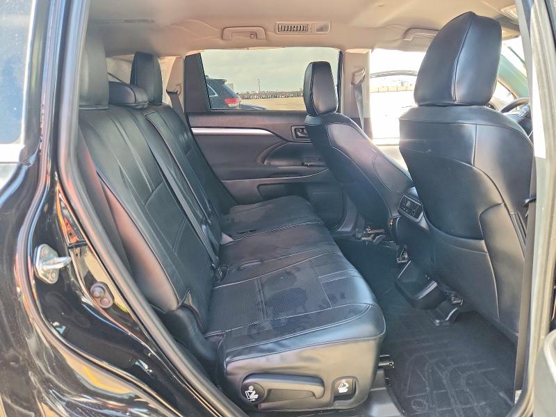 Photo 11 from auction – 2019 TOYOTA HIGHLANDER with VIN 5TDZZRFH9KS301557